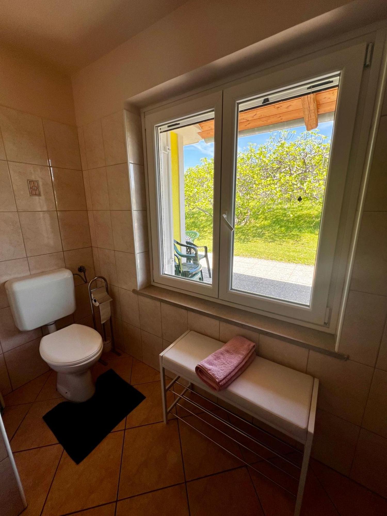 Na Kmetiji S Konji - Pogelsek Apartment Ankaran Exterior foto